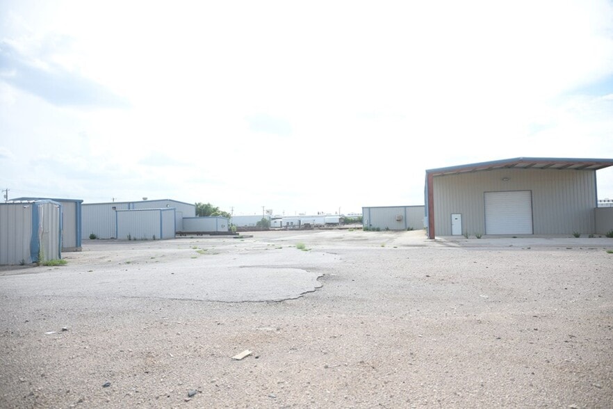 More Photos Of 3611 E State Highway 158, Midland Manufacturing For Sale