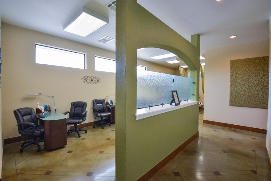 More Photos Of 2320 Airport Rd, Temple Storefront Retail Office For Lease