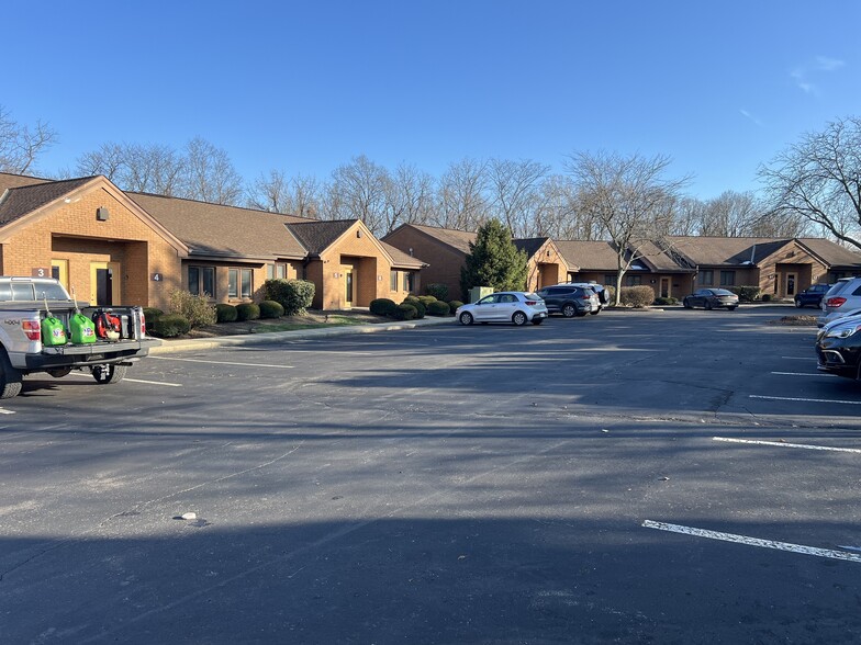 More Photos Of 1375 Kemper Meadow Dr, Forest Park Office Residential For Lease