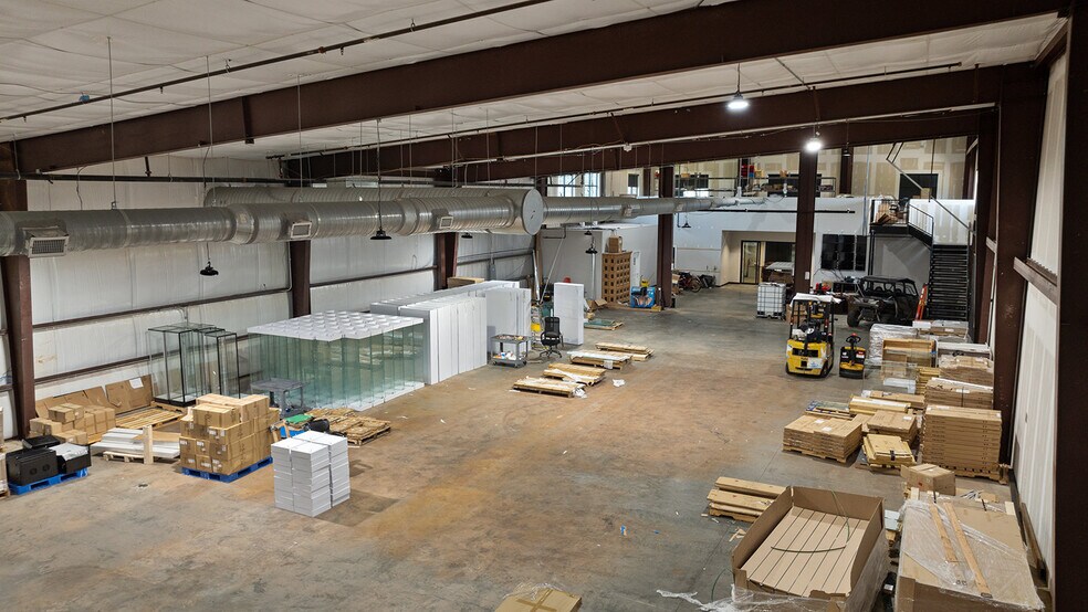 More Photos Of 174 W Stave Mill Rd, Rogers Self Storage For Lease