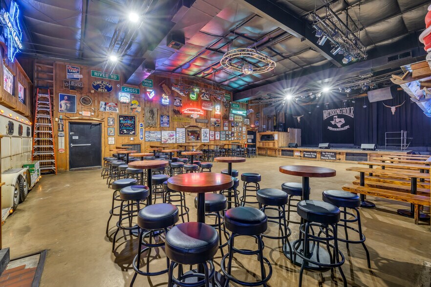 More Photos Of 1390 McQueeney Rd, New Braunfels Sports And Entertainment For Sale