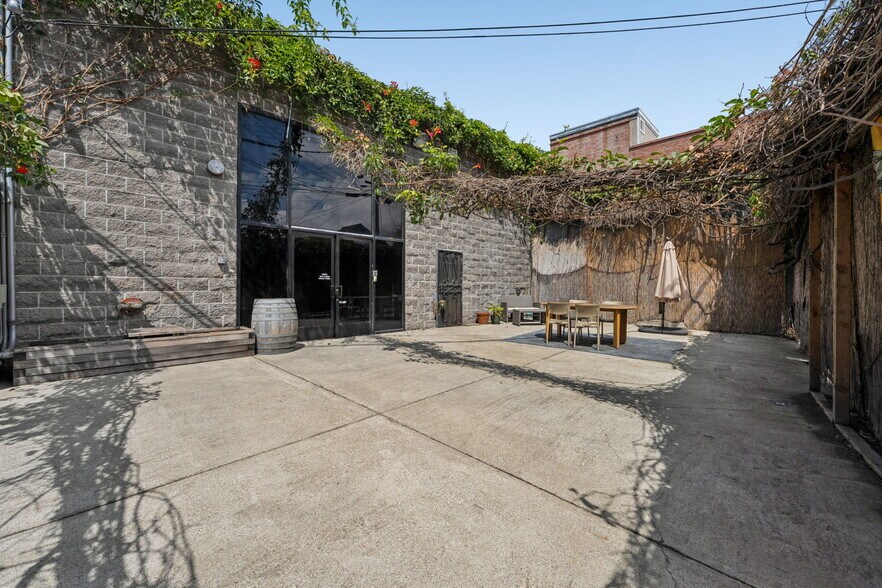 More Photos Of 825-829 27th Ave, Oakland Manufacturing For Sale