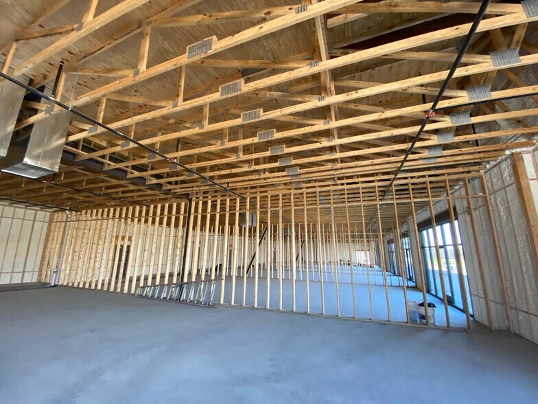 More Photos Of 808 Fort Worth Hwy, Weatherford Storefront Retail Office For Lease