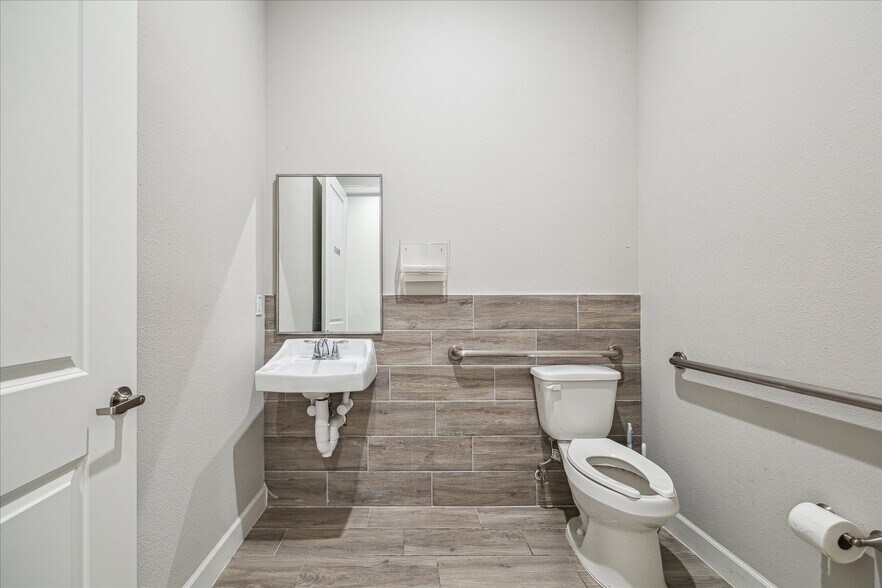 More Photos Of 4220 Cartwright Rd, Missouri City Medical For Sale