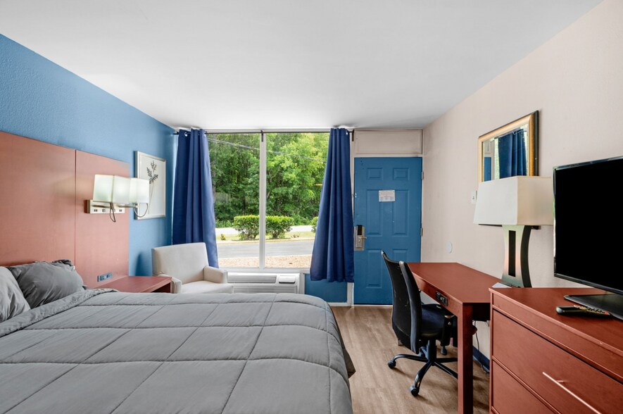 More Photos Of 1811 W Lucas St, Florence Hotel For Sale