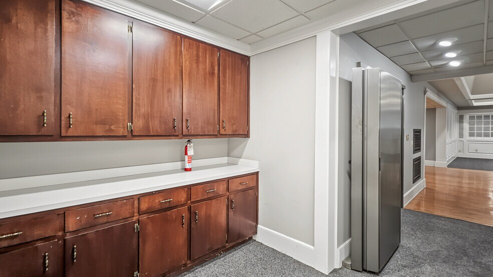 More Photos Of 112 N Jefferson St, Athens Bank For Lease