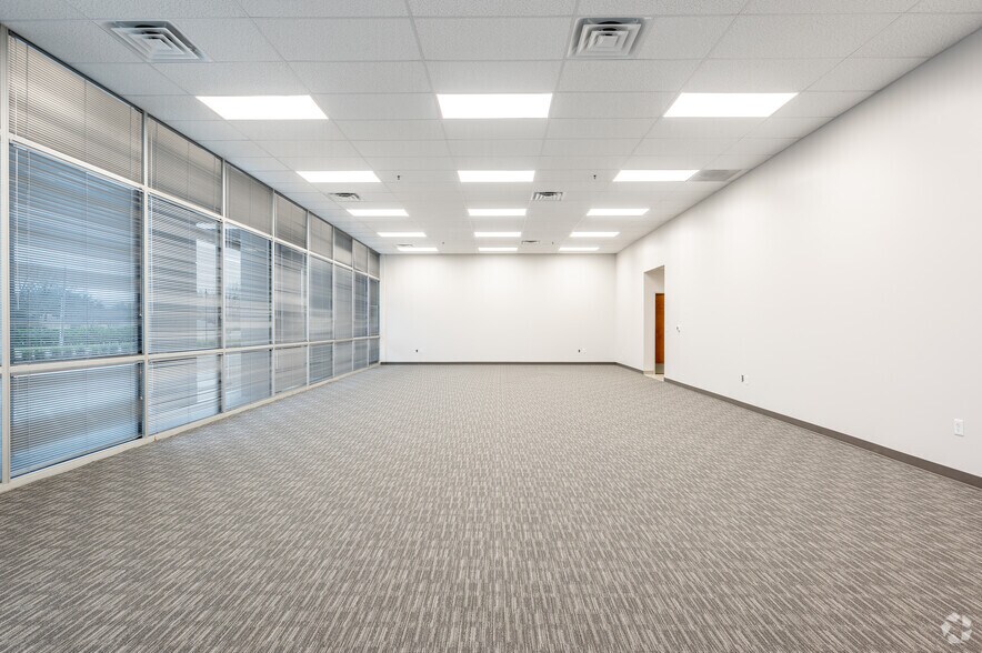More Photos Of 1801 S Shiloh Rd, Garland Distribution For Lease