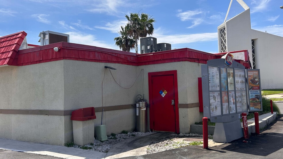 More Photos Of 902 3rd St N, Jacksonville Beach Fast Food For Sale