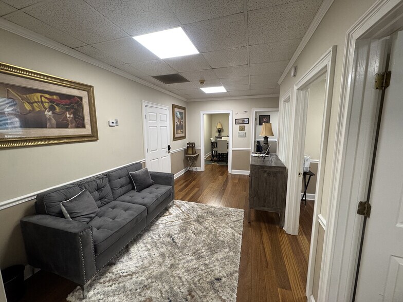 More Photos Of 355 E Crossville Rd, Roswell Office For Sale