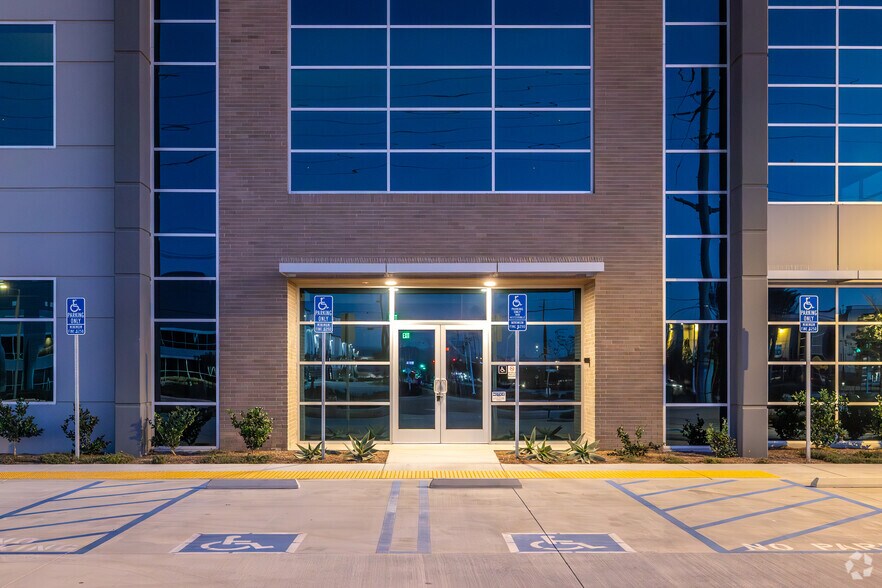 More Photos Of 473 E Rider St, Perris Warehouse For Lease