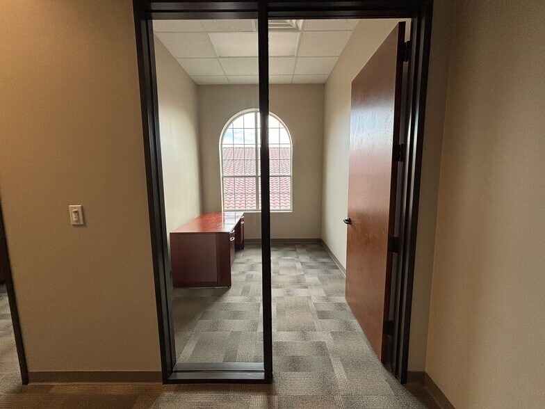More Photos Of 7709 San Jacinto Pl, Plano Loft Creative Space For Sale