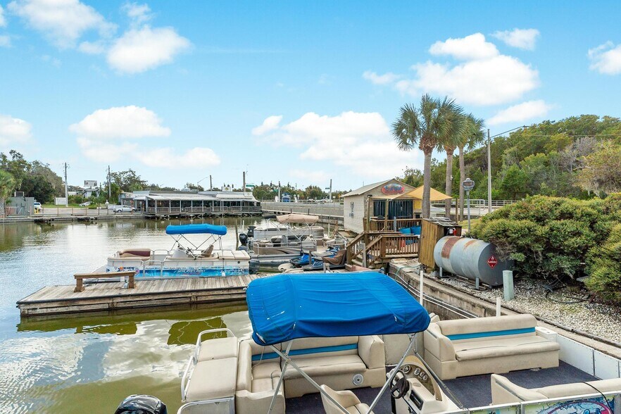 More Photos Of 1006 W Burleigh Blvd, Tavares General Retail For Sale