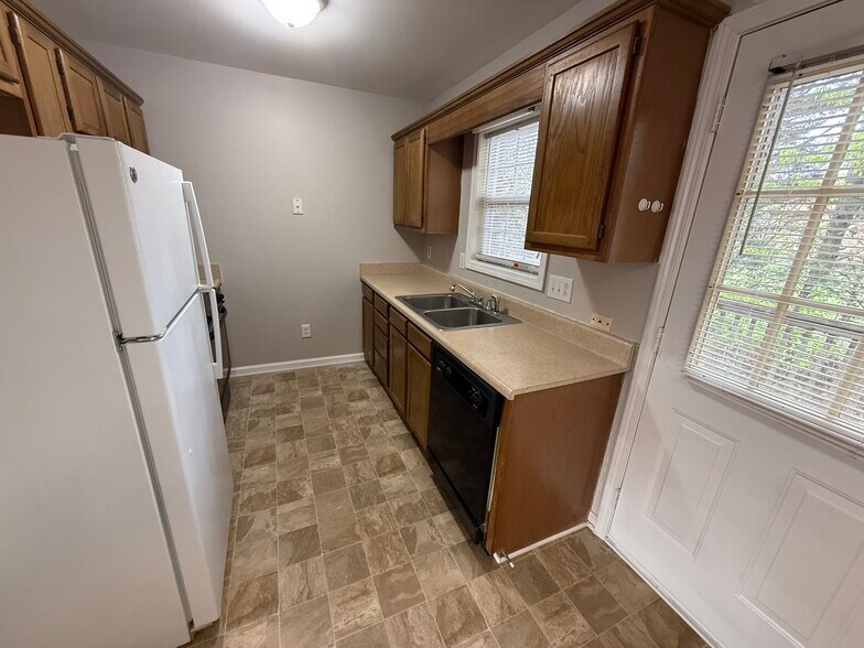 More Photos Of 1310 14th Street Dr NE, Hickory Multifamily For Sale