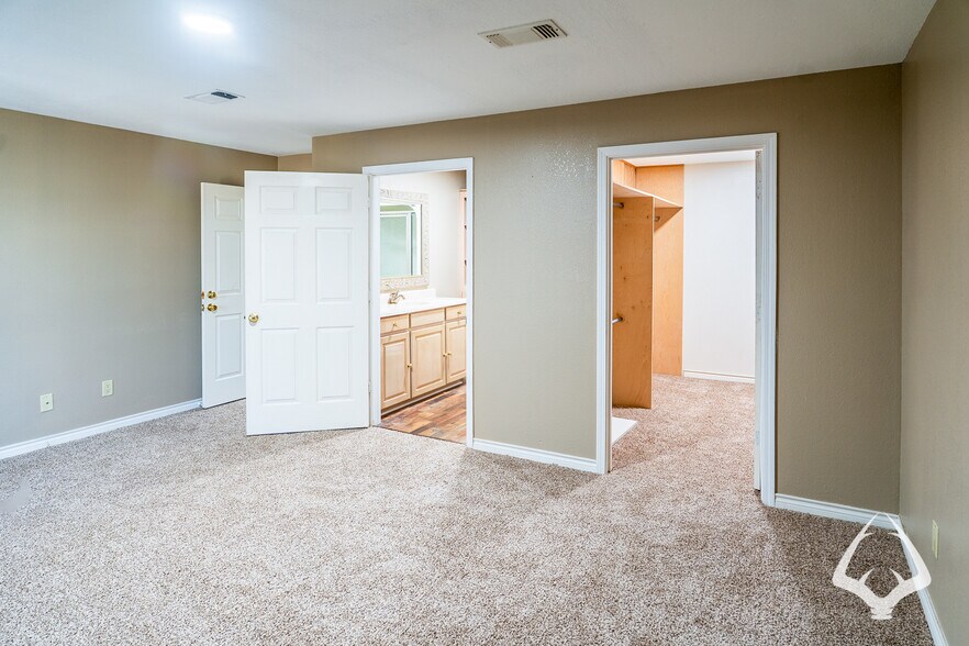 More Photos Of 205 N Wheeler Rd, Colmesneil Office For Sale