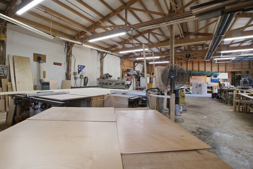 More Photos Of 1398 S Valley Rd, West Plains General Retail For Sale