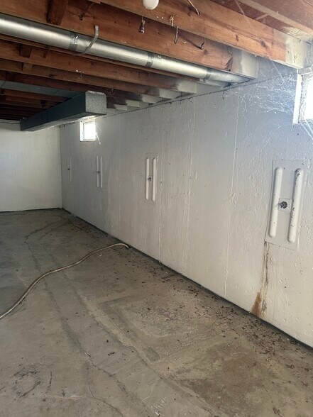 More Photos Of 239 Grand Ave, Waterloo Specialty For Sale