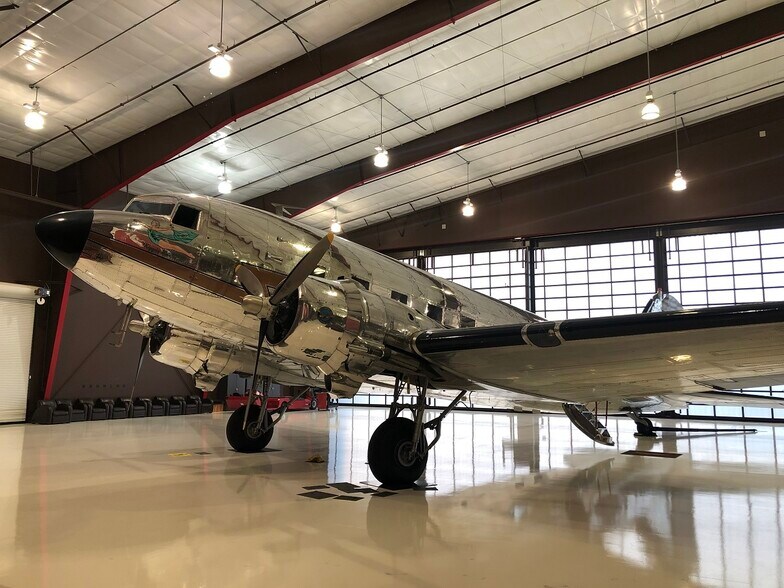 More Photos Of 609 Nebula Way, Medford Airplane Hangar For Lease