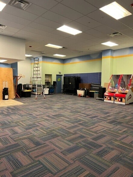 More Photos Of 750 W Sunrise Hwy, Valley Stream General Retail For Lease