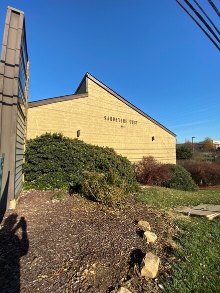 More Photos Of 10805 Kingston Pike, Knoxville Office For Lease