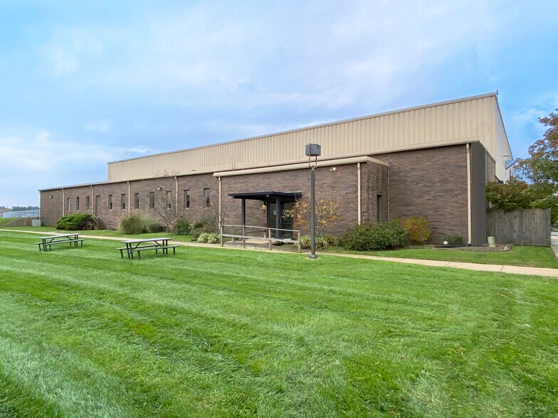 More Photos Of 1220 American Blvd, West Chester Airplane Hangar For Lease