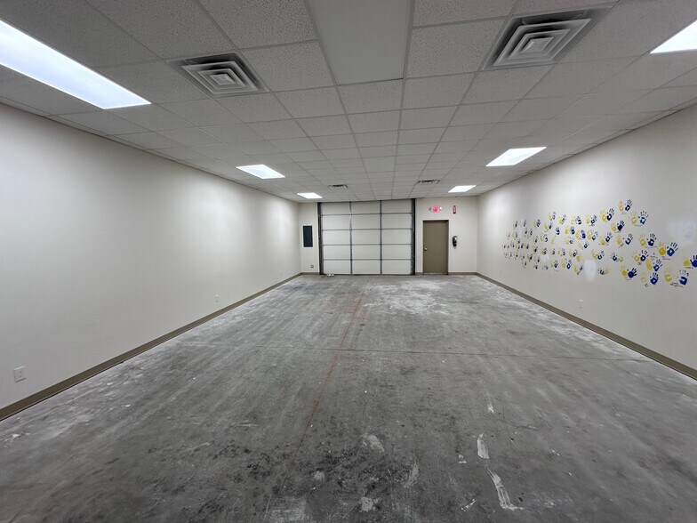 More Photos Of 1400 E Jasmine Ave, McAllen Showroom For Lease