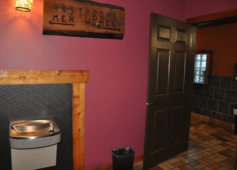 More Photos Of 1549 E Broadway St, Monticello General Retail For Lease