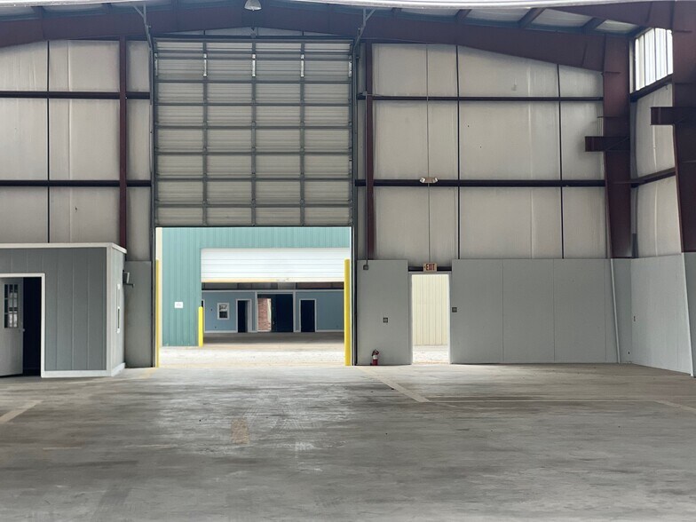 More Photos Of 231 Highway 96, Broussard Manufacturing For Lease