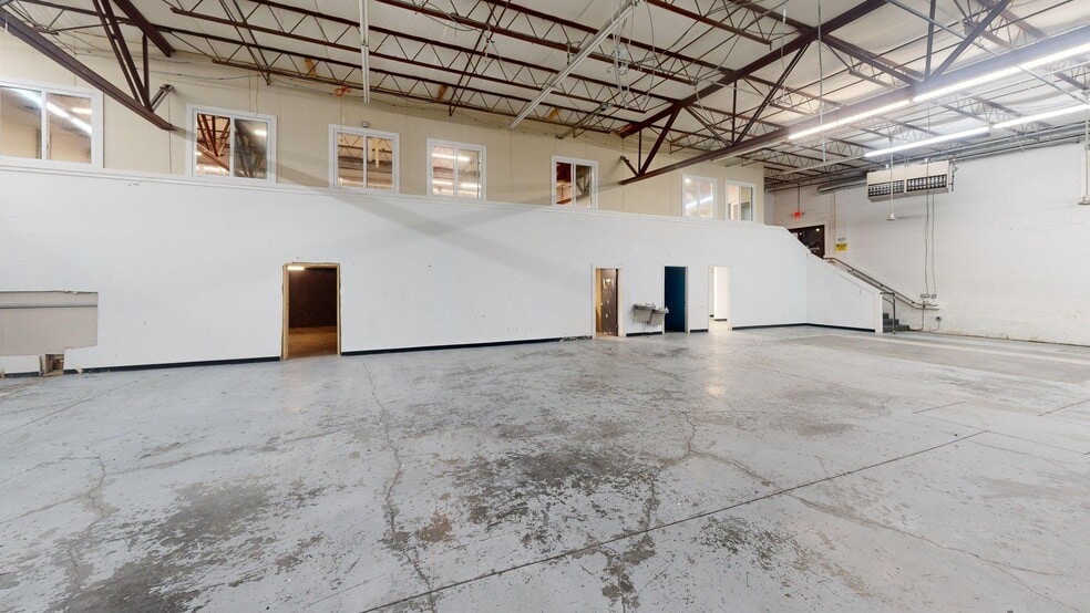 More Photos Of 1045 Granada Ave, Nashville Flex For Lease