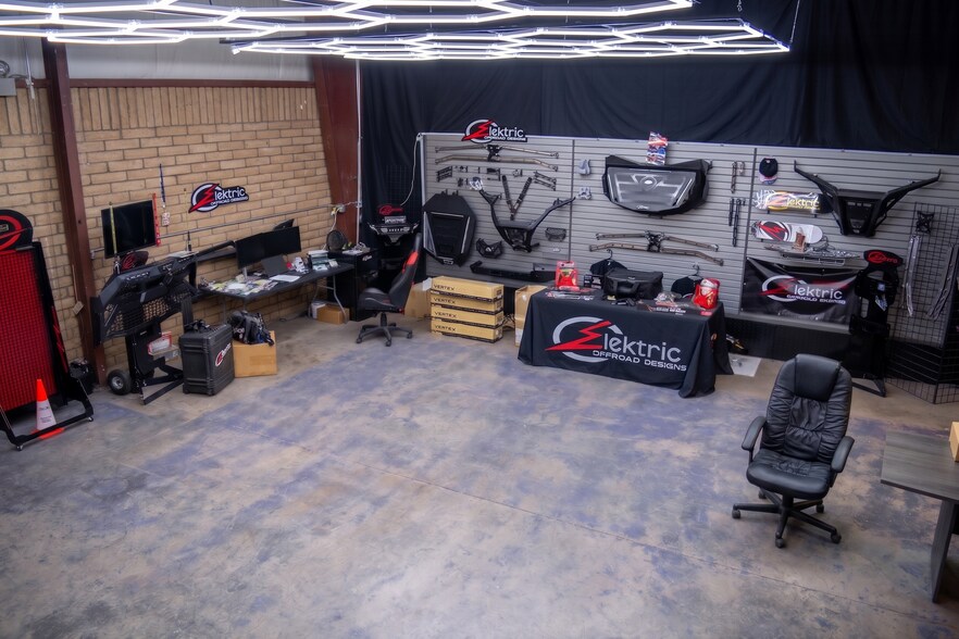 More Photos Of 737 W 2nd Ave, Mesa Manufacturing For Sale