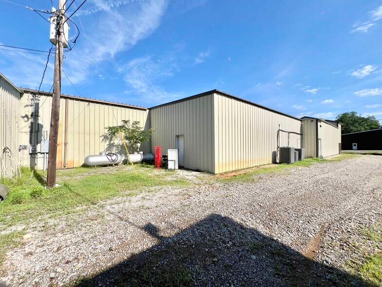 More Photos Of 11660 Highway 96, Millport Auto Repair For Lease