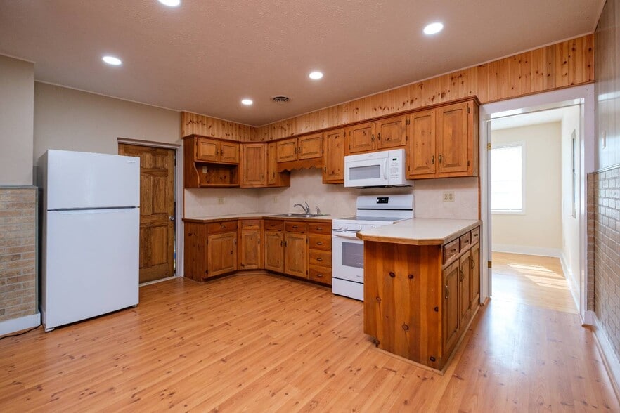 More Photos Of 9604 S Congress St, New Market Office For Sale