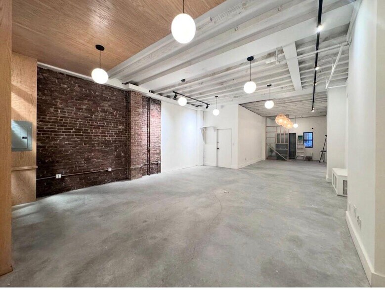 More Photos Of 786 Knickerbocker Ave, Brooklyn Storefront Retail Residential For Lease