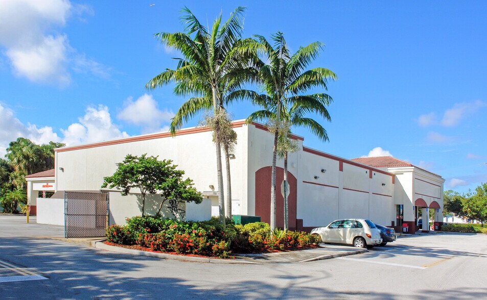 More Photos Of 6980 W Commercial Blvd, Lauderhill Drugstore For Lease