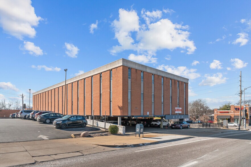 More Photos Of 6744 Clayton Rd, Richmond Heights Medical For Lease