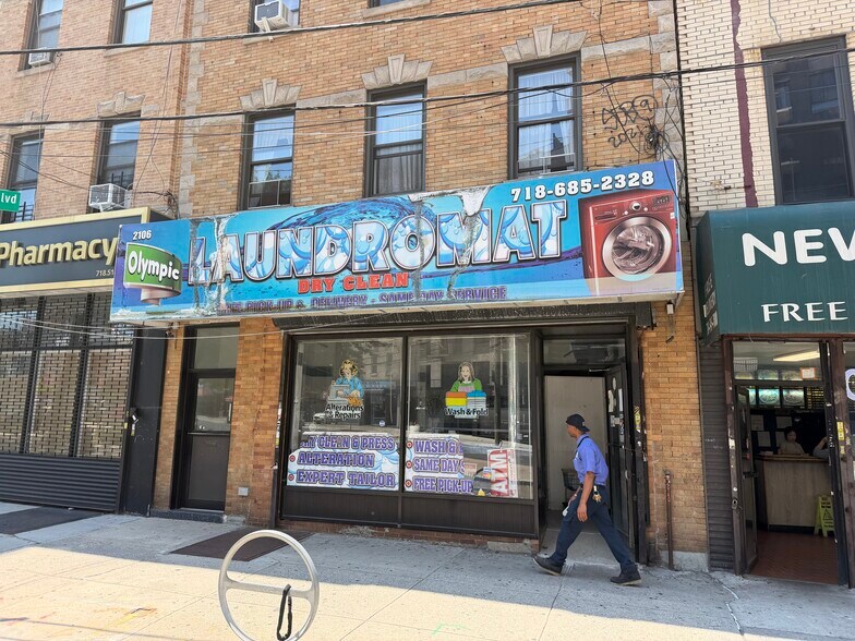 Primary Photo Of 2106 Newtown ave, Queens Flex For Lease