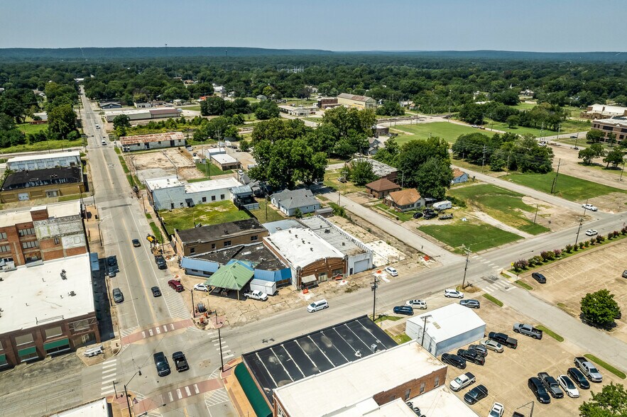 More Photos Of 110 N Okmulgee Ave, Okmulgee Flex For Sale