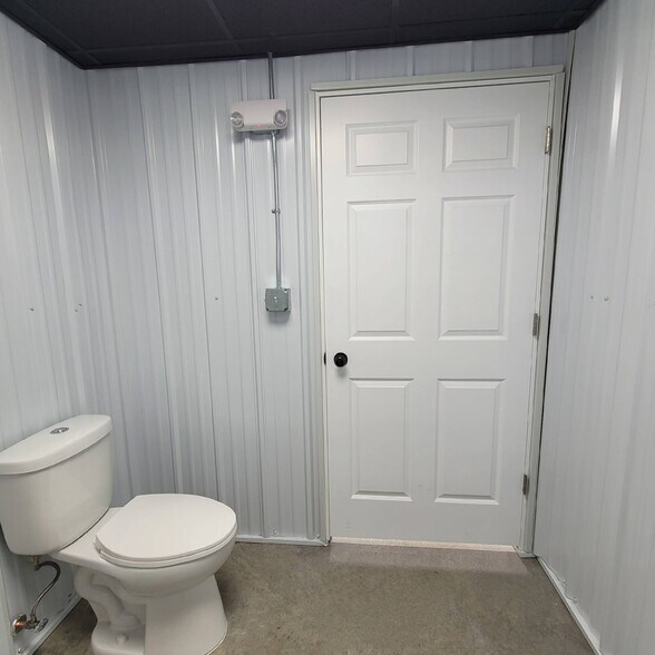More Photos Of 2975 Heartland Dr, Grand Forks Flex For Sale