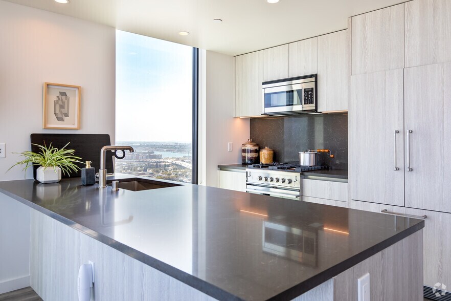 More Photos Of 385 14th St, Oakland Apartments For Lease