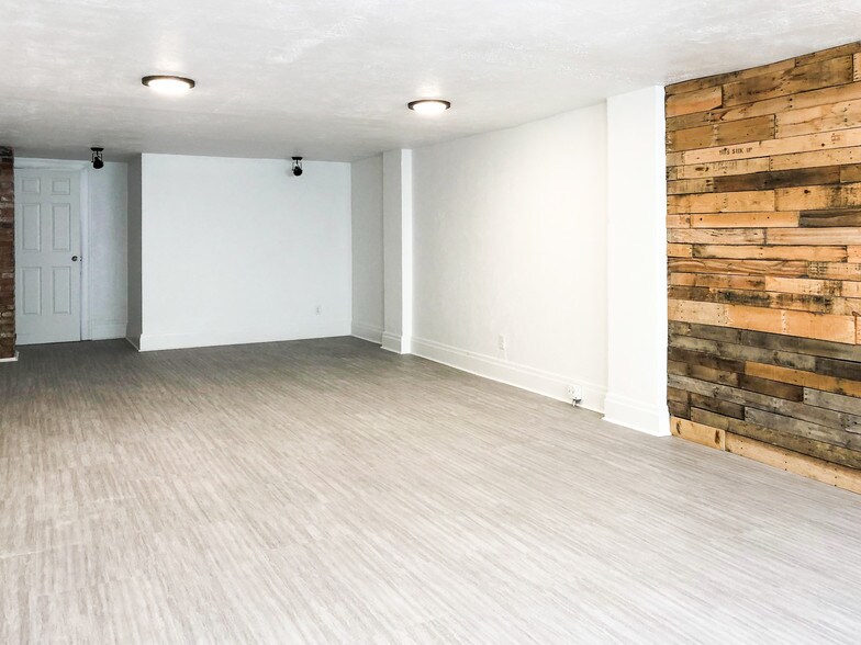 More Photos Of 600-604 E Warrington Ave, Pittsburgh Storefront Retail Office For Lease