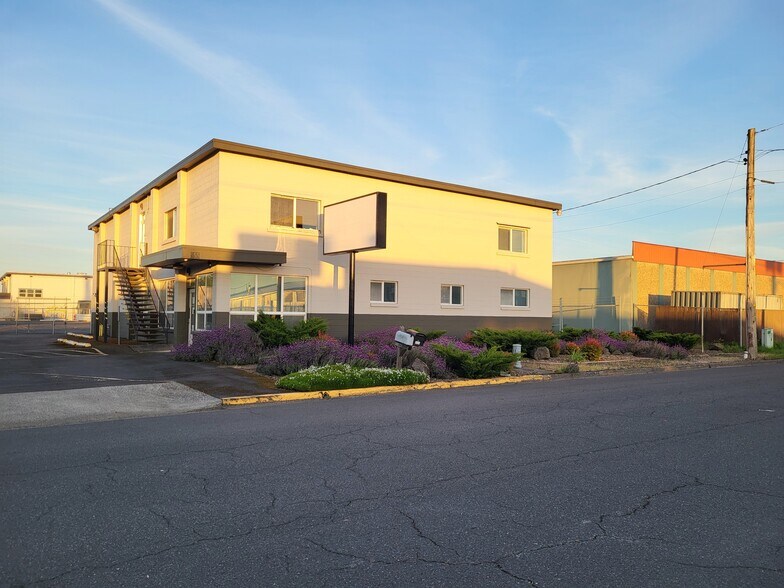 Primary Photo Of 555 Conger St, Eugene Flex For Sale
