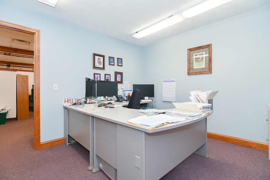 More Photos Of 19 Exchange St, Holliston Office For Lease
