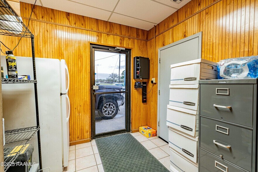 More Photos Of 1312 W Admiral Doyle Dr, New Iberia Industrial For Sale