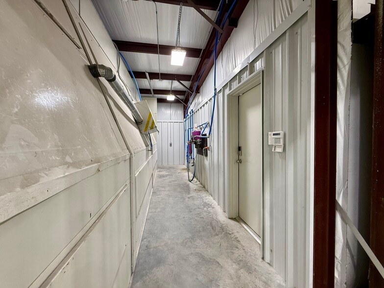 More Photos Of 60 County Road 9501 N, Brookland Warehouse For Lease