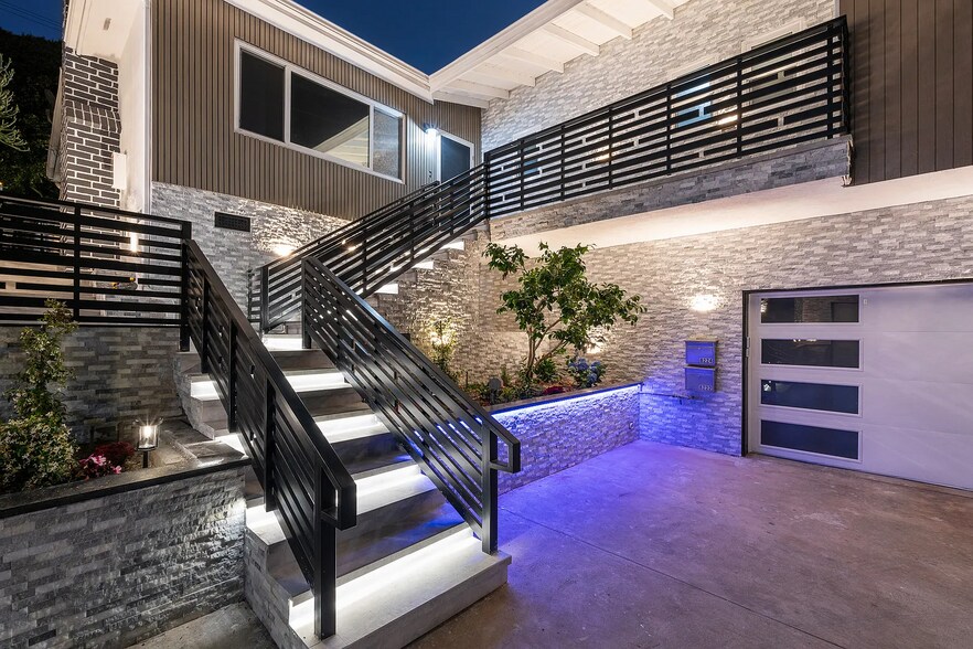 More Photos Of 8222 Pershing Dr, Playa Del Rey Multifamily For Sale