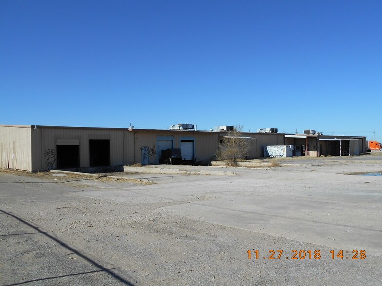 More Photos Of 3700 N Quincy St, Plainview Warehouse For Sale