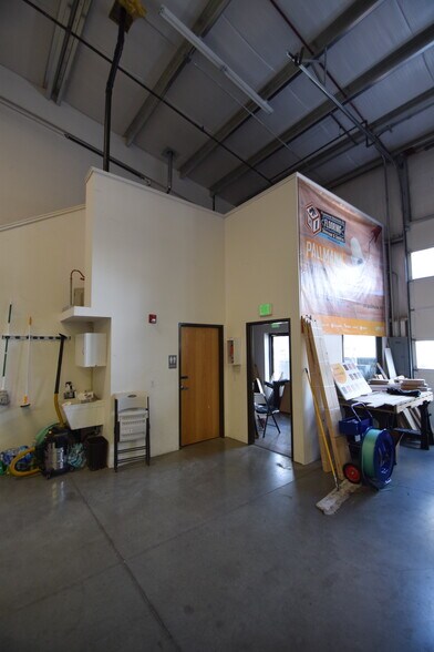 More Photos Of 615 SE Glenwood Dr, Bend Unknown For Lease