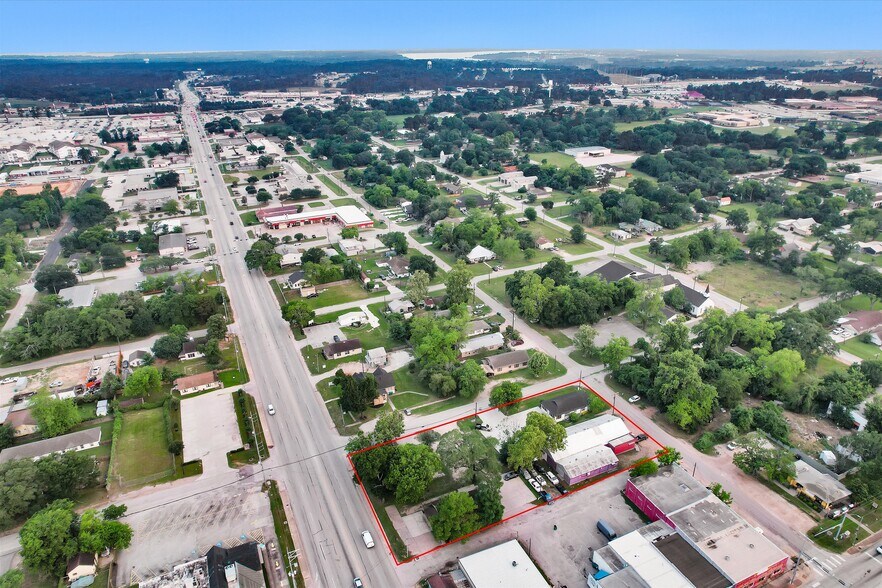 Primary Photo Of 108 W Montgomery St, Willis Flex For Sale