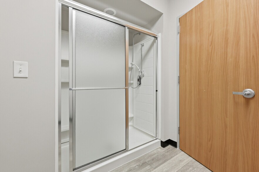 More Photos Of 6305 Beverlyhill St, Houston Warehouse For Sale