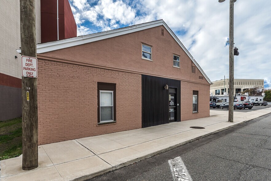 More Photos Of 337-343 Merrick Rd, Lynbrook Office For Sale