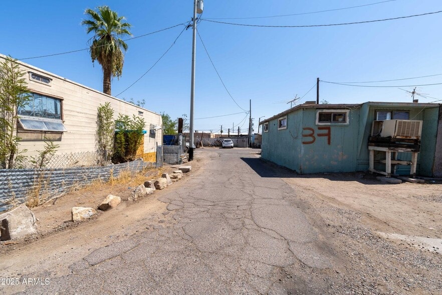 More Photos Of 2735 W Van Buren St, Phoenix Service For Sale
